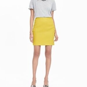 Women BR yellow skirt, size:14.  Brand new